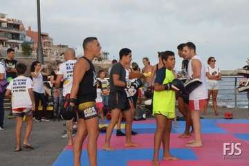 Exhibición del Club Kick Boxing en el muelle de Melenara (Foto Francisco Javier Santana)
